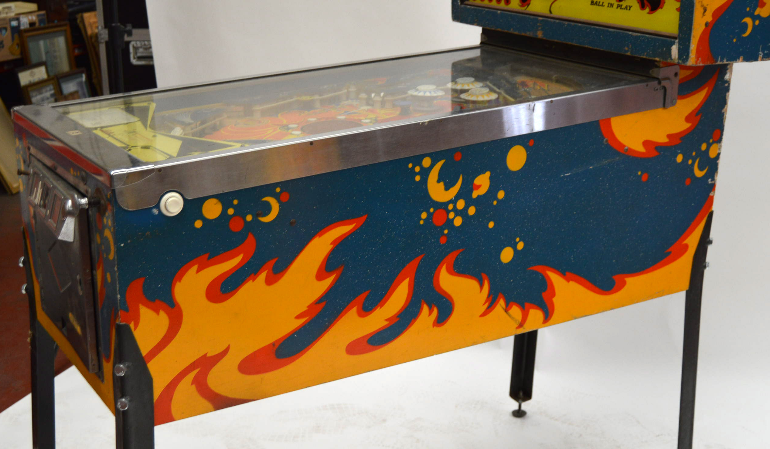 Bally Fireball 1972 electromechanical pinball machine with artwork by