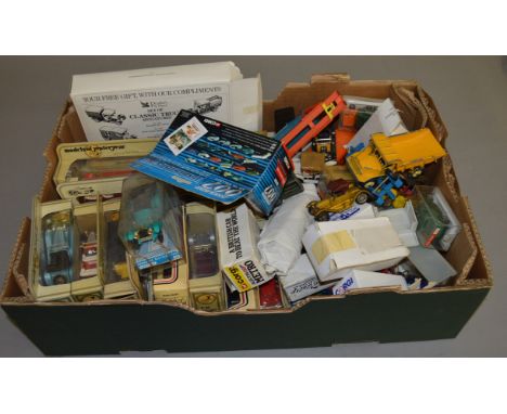 A mixed tray of assorted diecast including models of yesteryear, Dinky models etc