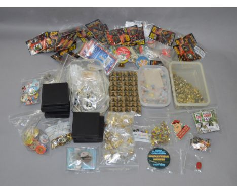 A good mixed lot of assorted badges including modern and vintage examples. Mostly TV related examples.