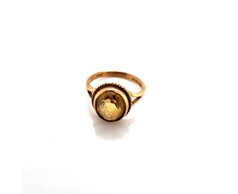 A HALLMARKED 9ct YELLOW GOLD CITRINE DRESS RING. FINGER SIZE K. WEIGHT 3grms. 