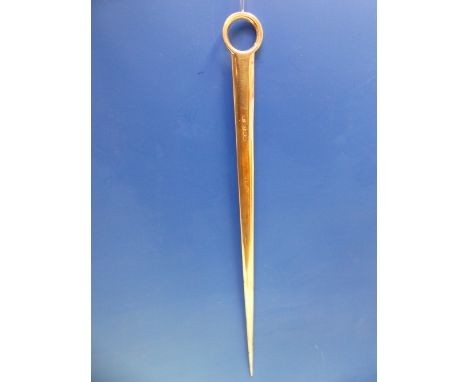 A HALLMARKED SILVER MEAT SKEWER BY ATKIN BROTHERS,DATED 1928, SHEFFIELD. LENGTH 25.5cms, WEIGHT 42.4grms. 