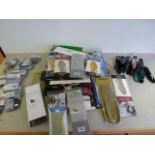 Lot of Assorted Shoe Accessories to Include: 33 x Plastic Shoe Horns, 57 x Assorted Insoles & 26 x