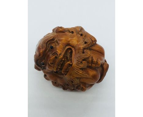A boxwood Japanese netsuke