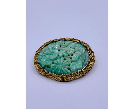 A Chinese jade and gold Brooch with floral design 