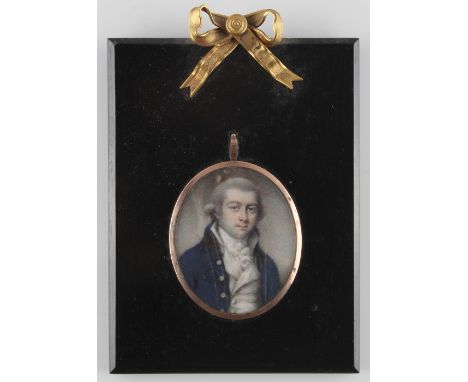 Property of a lady - English school, late 18th / early 19th century - PORTRAIT OF A GENTLEMAN - portrait miniature on ivory, 