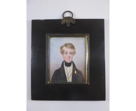 RECTANGULAR PORTRAIT BUST MINIATURE OF A GENTLEMAN IN PERIOD COSTUME