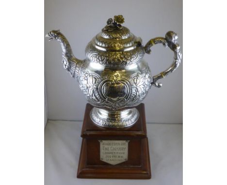 MAGNIFICENT EMBOSSED SILVER TEAPOT TROPHY WITH EAGLE SPOUT, DUBLIN 1821, EDWARD POWER MAKERS MARK AND EDWARD TWYCROSS RETAILE