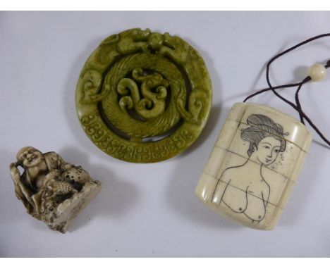 20TH CENTURY GREEN JADE PENDANT DEPICTING INTERTWINES DRAGONS, A MODERN INRO, SMALL CARVER OKIMONO AND A STAND DECORATED IN R