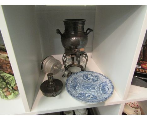 A pair of Oriental design blue and white plates and a plated samovar converted to an oil lamp etc.