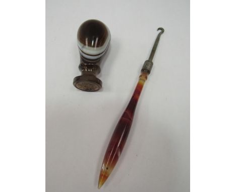 A 19th Century agate seal with intaglio family crest and button hook (2)