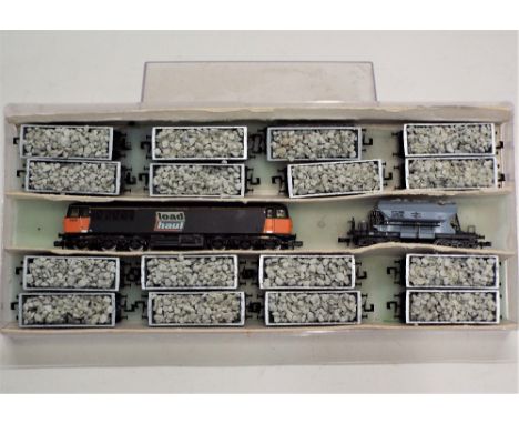 N gauge class 56 diesel locomotive and 17 Bachmann mineral hoppers 