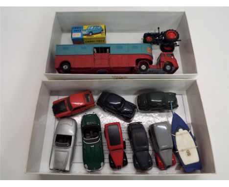 Collection of Diecast vehicles, boxed Corgi Morris Minor 226, Corgi major articulated horse box and assorted Diecast vehicles