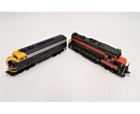 Two 00 gauge Bachmann diesel locomotives, Santa Fe and Great Northern 