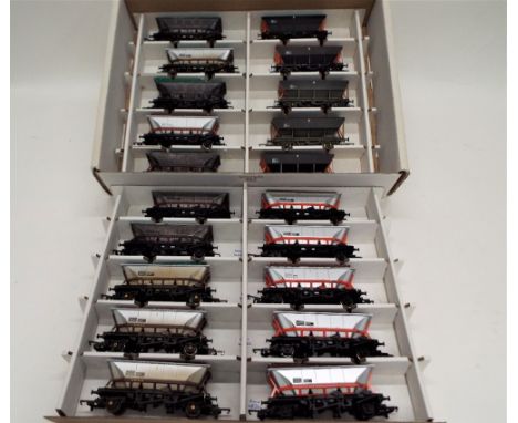 Twenty 00 gauge , Hornby Hopper mineral wagons 