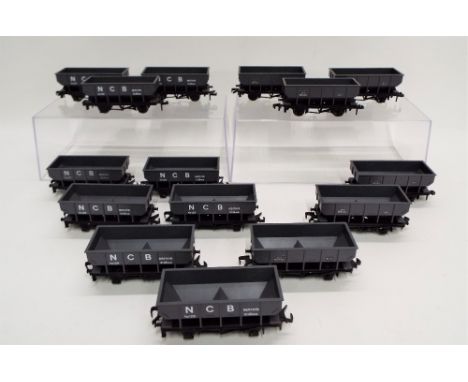 Fifteen Hornby Dublo Hopper wagons
