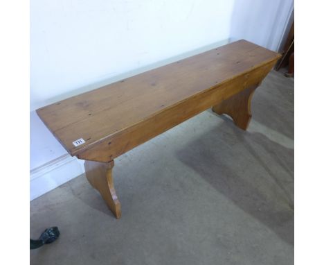A 19th century waxed pine bench - Width 122 cm 