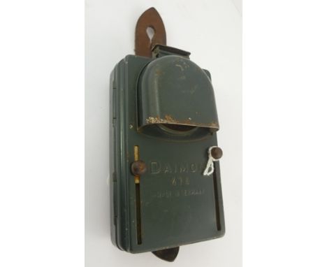 AN EARLY 20TH CENTURY GERMAN DAIMON 414 SIGNAL LAMP with leather straps and slide action 