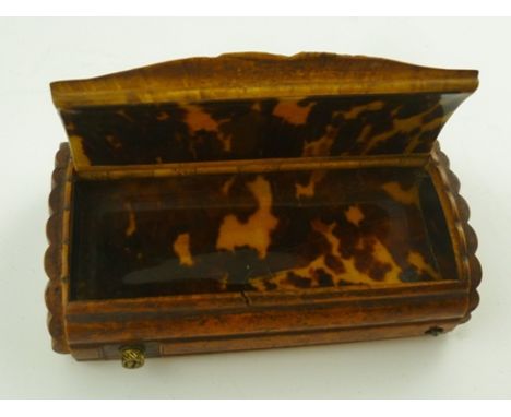 A 19TH CENTURY MAPLE CASED MUSICAL SNUFF BOX, the hinged cover inset mother-of-pearl lozenge, the interior tortoiseshell line