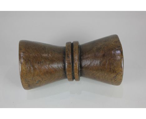 A Victorian wooden diabolo / bobbin, 17.5cm