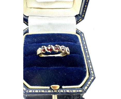 9ct gold garnet  ring (2.2g)