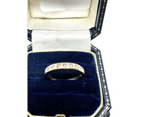 9ct gold diamond ring (2.2g)