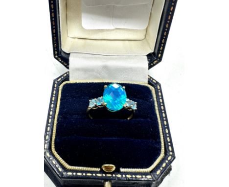 9ct gold  blue gemstone dress ring (1.5g)