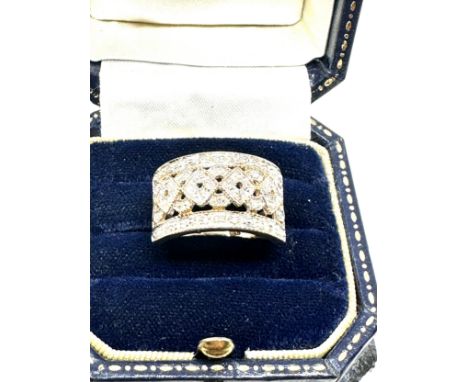 9ct gold diamond set  statement ring (3.5g)