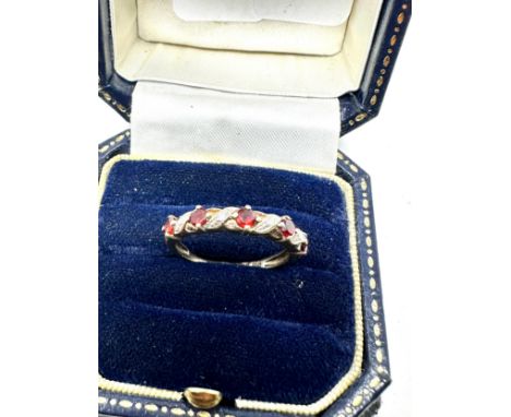 9ct gold diamond &amp; red  gemstone ring (2g)