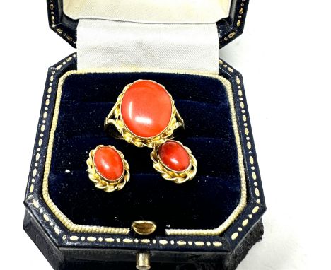 18ct gold coral earrings and ring set (4.5g)