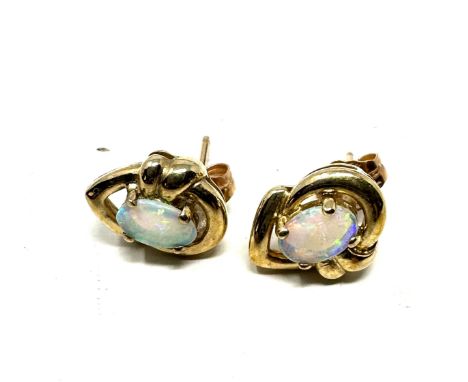 9ct gold opal stud earrings (1.8g)