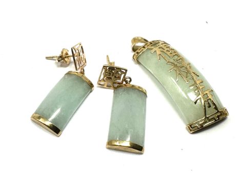 9ct gold jade drop earrings and pendant set (7.7g)