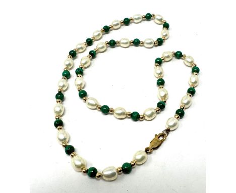 9ct gold cultured pearl &amp; malachite necklace (11.5g)