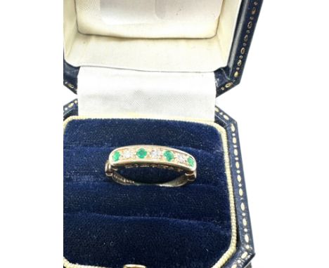 9ct gold diamond &amp; emerald  ring (2.5g)