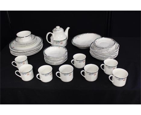 Royal Doulton Juno pattern part tea and dinner service, (Qty)