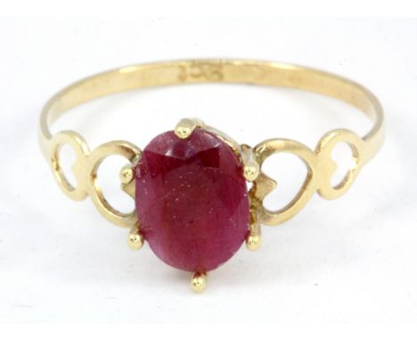 A 9ct yellow gold ruby set ring, (R.5).