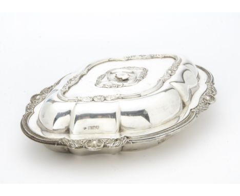 An early George V silver serving tureen by Goldsmiths & Silversmiths, London 1912, 36.9 ozt, bearing family crest of rampant 