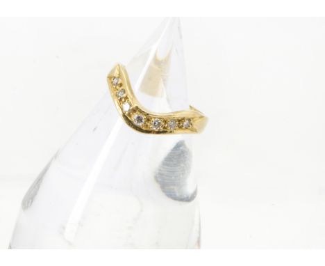 A modern 18ct gold and diamond ring, with curved wishbone style front set with seven brilliant cuts, 2.6g and size H/I 