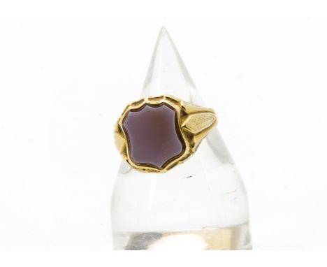 A Victorian 15ct gold and hardstone gentleman's signet ring, having a vacant shield shaped sardonyx panel, hallmarked, 4.8g a