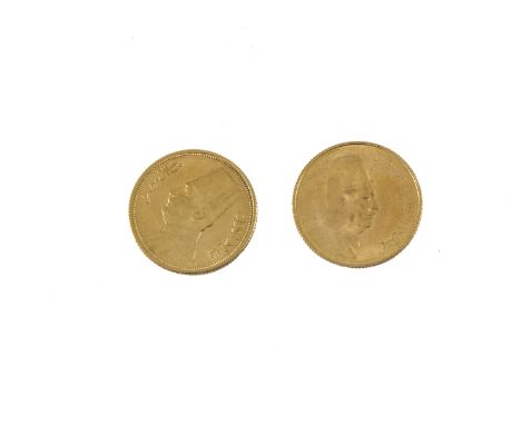A pair of Fuad I 50 Piastres gold coins, first issued in 1923, both 4.2g, VF-EF (2) 