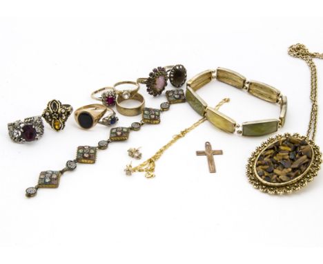 A collection of jewellery, including a 9ct gold wedding band, a 9ct gold and black onyx signet ring, a 9ct gold cross pendant