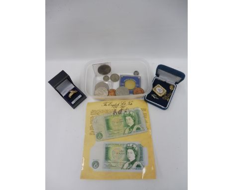 A cased 9ct gold ring set with cz and a selection of coinage.