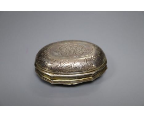 An 18th century gilt white metal and banded agate set snuff box, unmarked, 64mm.