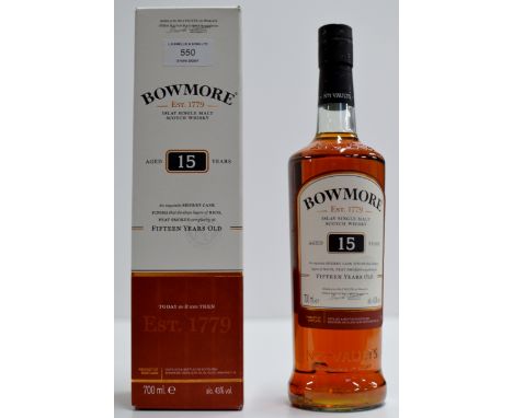 BOWMORE AGED 15 YEARS ISLAY SINGLE MALT SCOTCH WHISKY WITH PRESENTATION BOX - 700ML, 43% VOL     