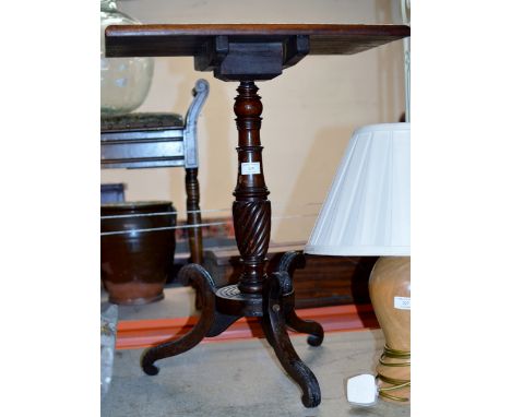 VICTORIAN MAHOGANY OCCASIONAL TABLE     