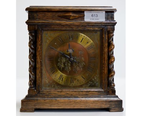 A VINTAGE OAK CASED MANTLE CLOCK WITH TWIST COLUMN DESIGN, FRENCH WORKINGS & BRASS FACE     