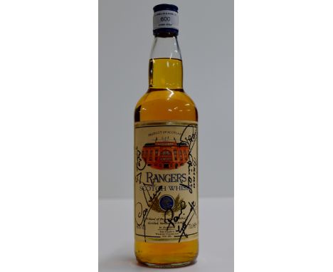 A BOTTLE OF "RANGERS" SCOTCH WHISKY SIGNED BY PAUL GASCOIGNE & OTHER PLAYERS - 70CL, 40% VOL     