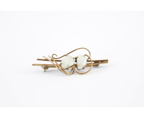 Ladies Opal Claw set bar brooch on 9ct, 3.25g total weight 