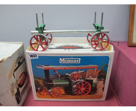 A Mamod Live Steam Ref T.E.1A Steam Traction Engine, boxed, very good. Plus light steamed condition, complete with burner, st