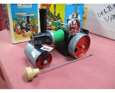 A Mamod S.R. 1A Live Steam Road Roller, Good, unboxed condition, appears lightly steamed only; complete with burner and steer
