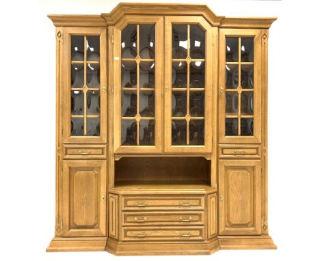 20th century oak breakfront display cabinet, the top section fitted with central glazed cupboard enclosing three fixed shelve